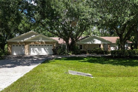 House in Tampa, Florida 4 bedrooms, 325.34 sq.m. № 2353189 - photo 2