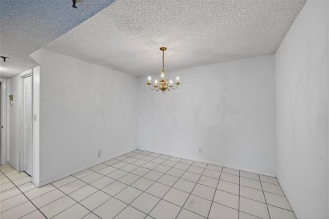 Condo in Pompano Beach, Florida, 2 bedrooms  № 2190781 - photo 11