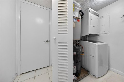 Condo in Pompano Beach, Florida, 2 bedrooms  № 2190781 - photo 24