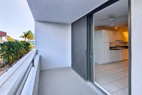 Condo in Pompano Beach, Florida, 2 bedrooms  № 2190781 - photo 23