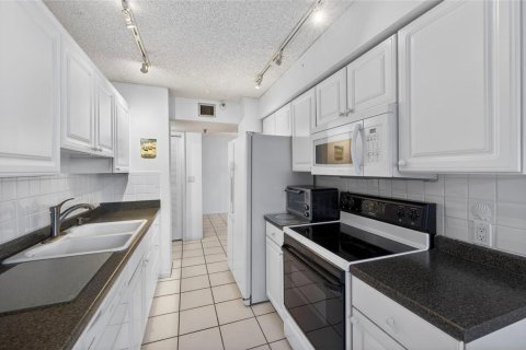 Condo in Pompano Beach, Florida, 2 bedrooms  № 2190781 - photo 9