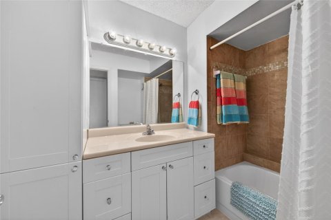 Condo in Pompano Beach, Florida, 2 bedrooms  № 2190781 - photo 21