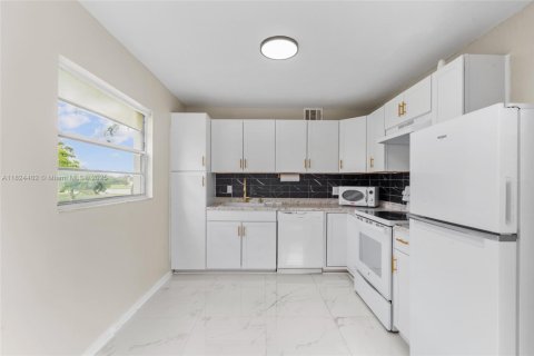 Condominio en venta en Pembroke Pines, Florida, 2 dormitorios, 108.32 m2 № 1813995 - foto 8