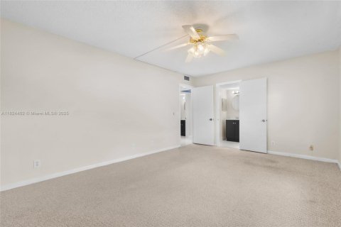 Condominio en venta en Pembroke Pines, Florida, 2 dormitorios, 108.32 m2 № 1813995 - foto 23
