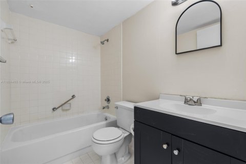 Condominio en venta en Pembroke Pines, Florida, 2 dormitorios, 108.32 m2 № 1813995 - foto 14