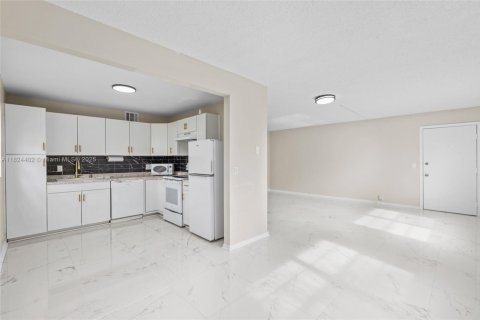 Condominio en venta en Pembroke Pines, Florida, 2 dormitorios, 108.32 m2 № 1813995 - foto 7