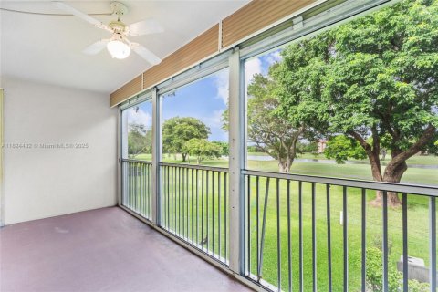 Condominio en venta en Pembroke Pines, Florida, 2 dormitorios, 108.32 m2 № 1813995 - foto 17