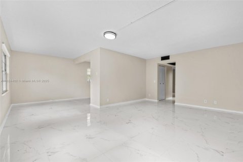 Condominio en venta en Pembroke Pines, Florida, 2 dormitorios, 108.32 m2 № 1813995 - foto 6