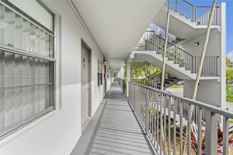 Condominio en venta en Pembroke Pines, Florida, 2 dormitorios, 108.32 m2 № 1813995 - foto 4