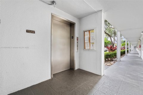 Condominio en venta en Pembroke Pines, Florida, 2 dormitorios, 108.32 m2 № 1813995 - foto 3
