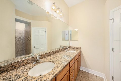 House in New Port Richey, Florida 3 bedrooms, 158.77 sq.m. № 1806541 - photo 15