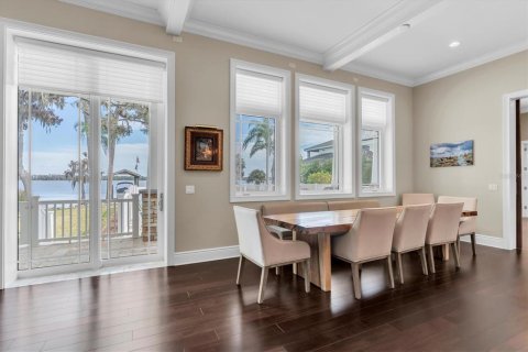 House in Palm Harbor, Florida 4 bedrooms, 727.98 sq.m. № 2233267 - photo 14