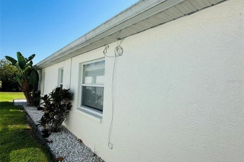 Casa en venta en Lake Suzy, Florida, 2 dormitorios, 134.62 m2 № 2234337 - foto 4