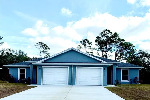 Commercial property in Port Charlotte, Florida 6 bedrooms, 222.97 sq.m. № 2197818