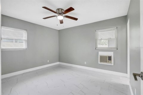 House in Bradenton, Florida 3 bedrooms, 129.32 sq.m. № 1916043 - photo 14