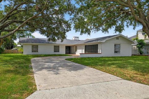 House in Palm Harbor, Florida 4 bedrooms, 227.42 sq.m. № 1866252 - photo 10