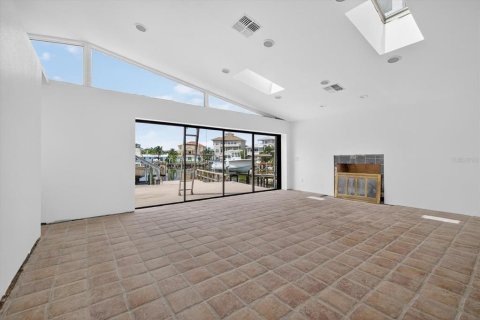 House in Palm Harbor, Florida 4 bedrooms, 227.42 sq.m. № 1866252 - photo 17