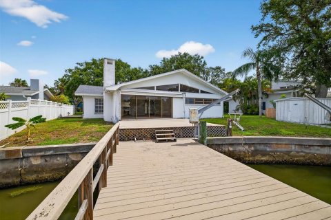 House in Palm Harbor, Florida 4 bedrooms, 227.42 sq.m. № 1866252 - photo 8
