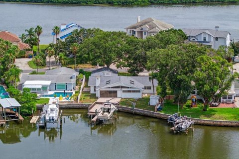 House in Palm Harbor, Florida 4 bedrooms, 227.42 sq.m. № 1866252 - photo 5