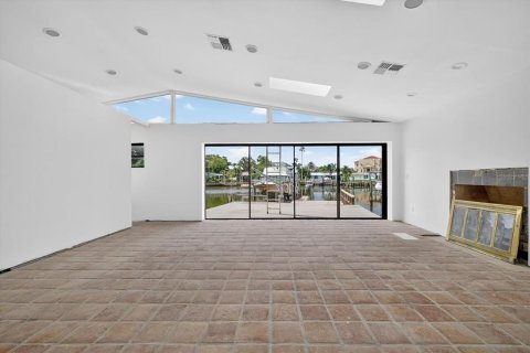 House in Palm Harbor, Florida 4 bedrooms, 227.42 sq.m. № 1866252 - photo 19