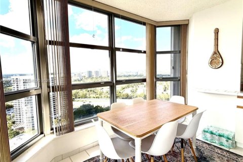 Condo in Aventura, Florida, 2 bedrooms  № 2080838 - photo 10