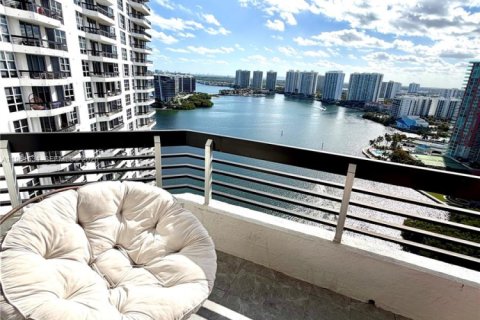 Condo in Aventura, Florida, 2 bedrooms  № 2080838 - photo 16