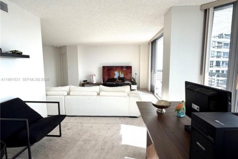 Condo in Aventura, Florida, 2 bedrooms  № 2080838 - photo 15