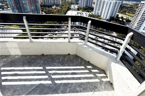 Condo in Aventura, Florida, 2 bedrooms  № 2080838 - photo 17
