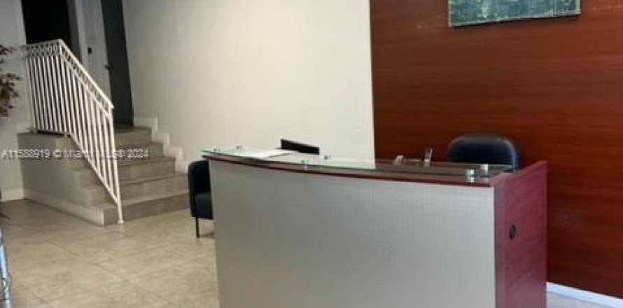 Office in Medley, Florida № 1178463