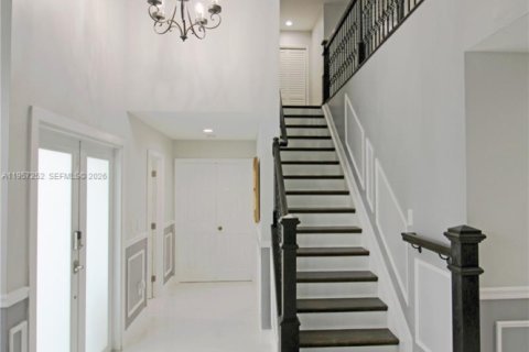 Casa en venta en Miami, Florida, 4 dormitorios, 181.62 m2 № 2011424 - foto 7