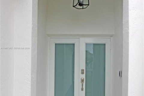 Casa en venta en Miami, Florida, 4 dormitorios, 181.62 m2 № 2011424 - foto 5