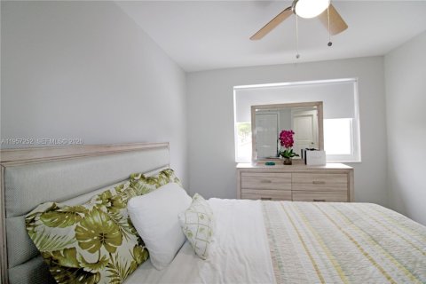 Casa en venta en Miami, Florida, 4 dormitorios, 181.62 m2 № 2011424 - foto 15