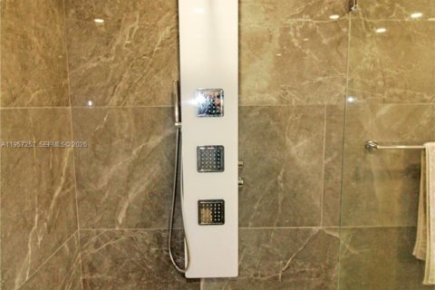 Casa en venta en Miami, Florida, 4 dormitorios, 181.62 m2 № 2011424 - foto 14