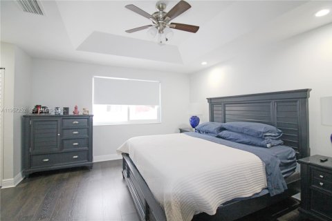 Casa en venta en Miami, Florida, 4 dormitorios, 181.62 m2 № 2011424 - foto 27