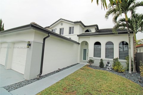 Casa en venta en Miami, Florida, 4 dormitorios, 181.62 m2 № 2011424 - foto 4