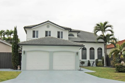 Casa en venta en Miami, Florida, 4 dormitorios, 181.62 m2 № 2011424 - foto 2