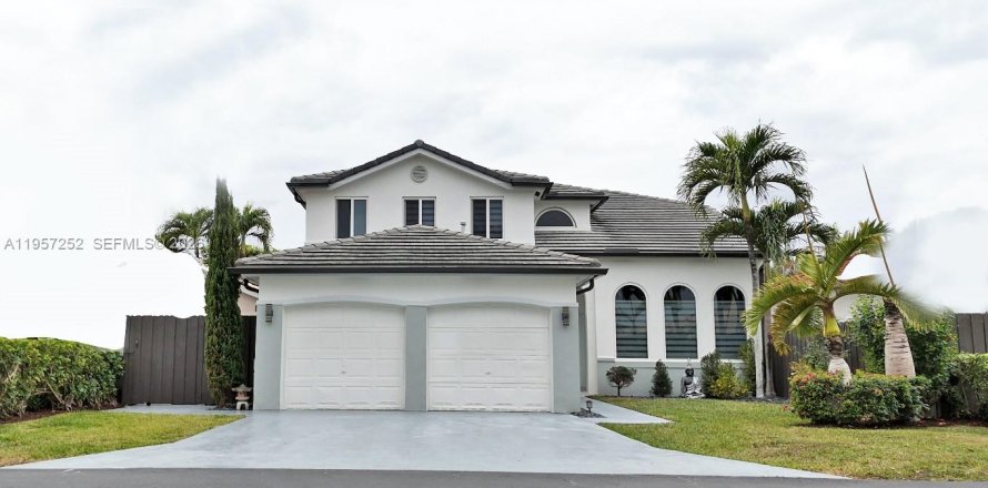 Casa en Miami, Florida 4 dormitorios, 181.62 m2 № 2011424
