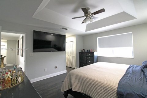 Casa en venta en Miami, Florida, 4 dormitorios, 181.62 m2 № 2011424 - foto 28