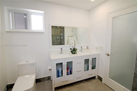 Casa en venta en Miami, Florida, 4 dormitorios, 181.62 m2 № 2011424 - foto 30