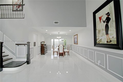 Casa en venta en Miami, Florida, 4 dormitorios, 181.62 m2 № 2011424 - foto 8