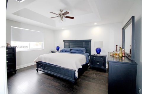 Casa en venta en Miami, Florida, 4 dormitorios, 181.62 m2 № 2011424 - foto 23