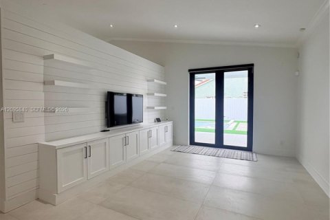 Villa ou maison à louer à Miami Lakes, Floride: 3 chambres, 157.84 m2 № 2390001 - photo 10