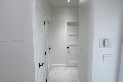 Villa ou maison à louer à Miami Lakes, Floride: 3 chambres, 157.84 m2 № 2390001 - photo 8