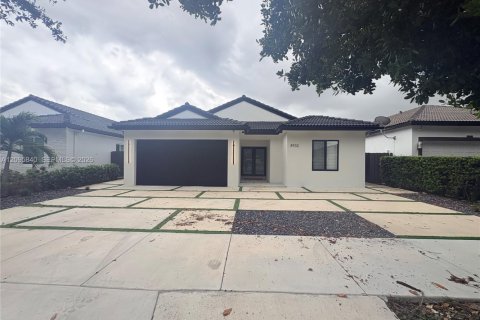 Villa ou maison à louer à Miami Lakes, Floride: 3 chambres, 157.84 m2 № 2390001 - photo 2