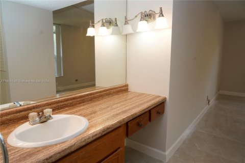 Condominio en venta en Lauderhill, Florida, 2 dormitorios, 117.06 m2 № 1726456 - foto 20