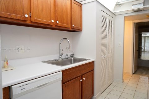 Condominio en venta en Lauderhill, Florida, 2 dormitorios, 117.06 m2 № 1726456 - foto 11