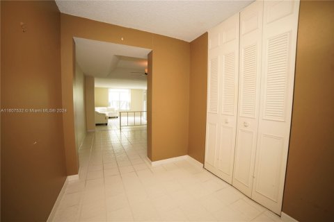 Condominio en venta en Lauderhill, Florida, 2 dormitorios, 117.06 m2 № 1726456 - foto 5