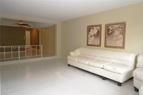 Condominio en venta en Lauderhill, Florida, 2 dormitorios, 117.06 m2 № 1726456 - foto 2