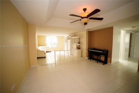Condominio en venta en Lauderhill, Florida, 2 dormitorios, 117.06 m2 № 1726456 - foto 6