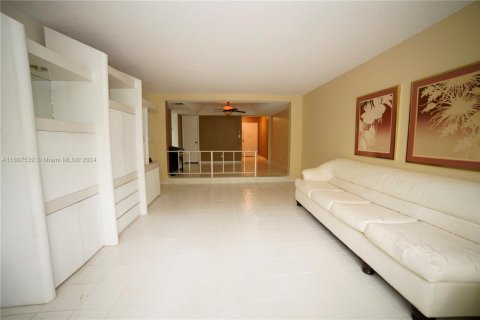 Condominio en venta en Lauderhill, Florida, 2 dormitorios, 117.06 m2 № 1726456 - foto 9